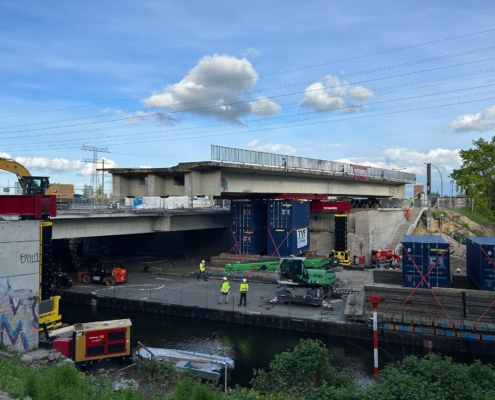 Hebetechnik, Marggraffbrücke in Berlin, 1.500 Tonnen Brücke