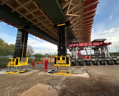 Duisburg Kaiserberg, Autokrane Schares, Brückenbau, lange Brücke, Spmt, Enerpac, Schwerlast, A40, Krane, Kranarbeiten, Kranunternehmen